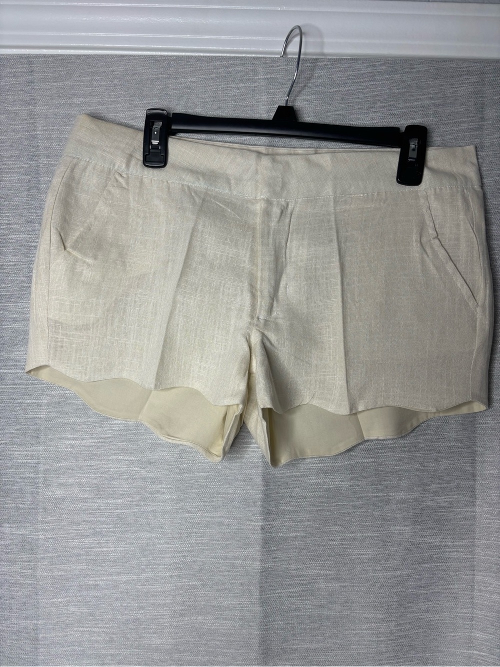 miami Scallop Hem Cream High-Waist Shorts